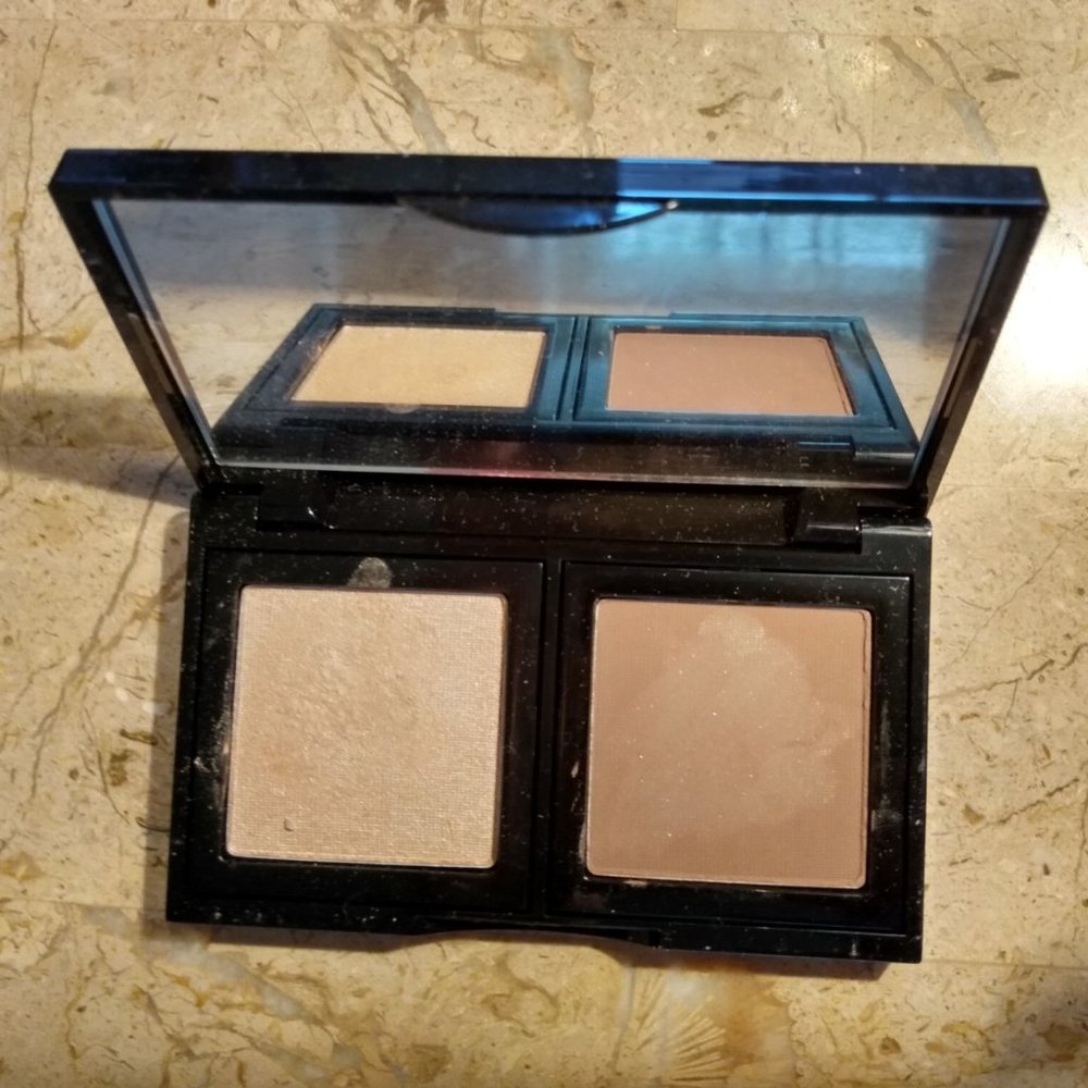 Bobbi Brown Eyeshadow Duo Nude Beach 34 and Hot Stone 56 with compact